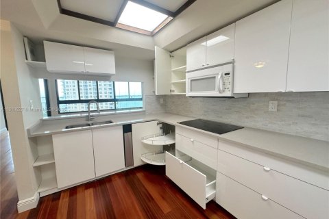 Condo in Miami, Florida, 1 bedroom  № 2194086 - photo 22