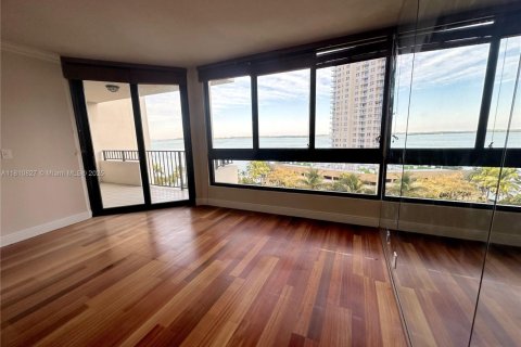 Condo in Miami, Florida, 1 bedroom  № 2194086 - photo 2