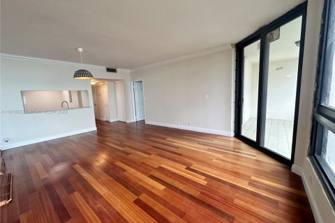 Condo in Miami, Florida, 1 bedroom  № 2194086 - photo 6