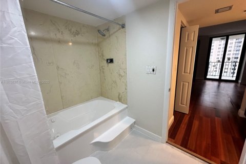 Condo in Miami, Florida, 1 bedroom  № 2194086 - photo 29