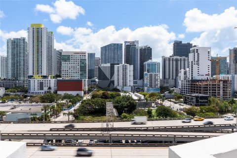 Oficina en alquiler en Miami, Florida № 1163236 - foto 1