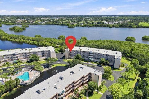 Condo à Seminole, Floride, 3 chambres  № 2342619
