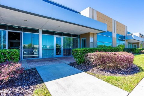 Propiedad comercial en alquiler en Orlando, Florida, 93.46 m2 № 1849495 - foto 3