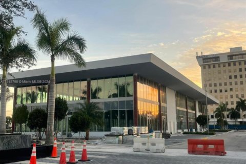 Immobilier commercial à vendre à Hallandale Beach, Floride № 2018767 - photo 2