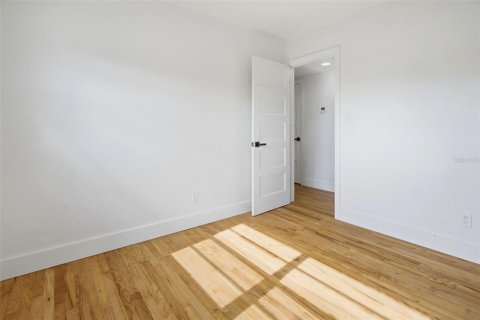 House in Orlando, Florida 3 bedrooms, 120.77 sq.m. № 2149823 - photo 12