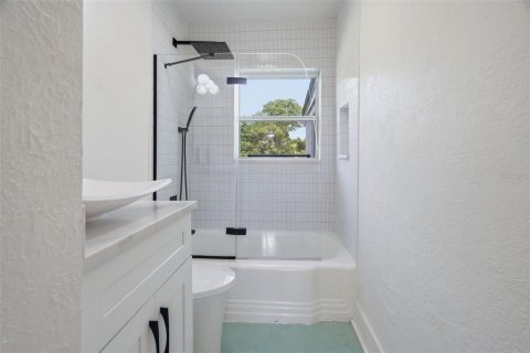 House in Orlando, Florida 3 bedrooms, 120.77 sq.m. № 2149823 - photo 14