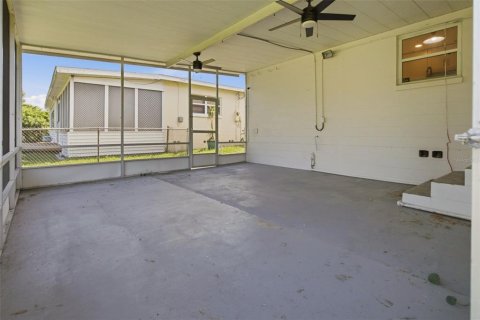 House in Orlando, Florida 3 bedrooms, 120.77 sq.m. № 2149823 - photo 16