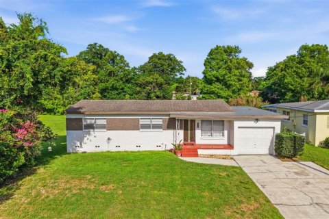 House in Orlando, Florida 3 bedrooms, 120.77 sq.m. № 2149823 - photo 21