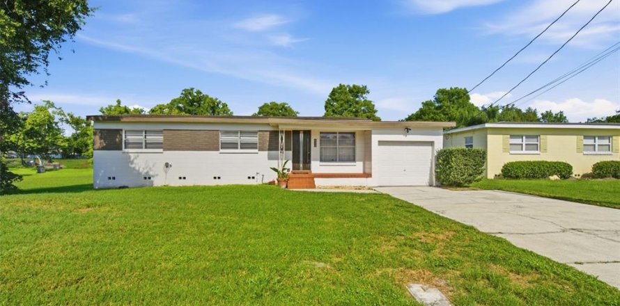 House in Orlando, Florida 3 bedrooms, 120.77 sq.m. № 2149823