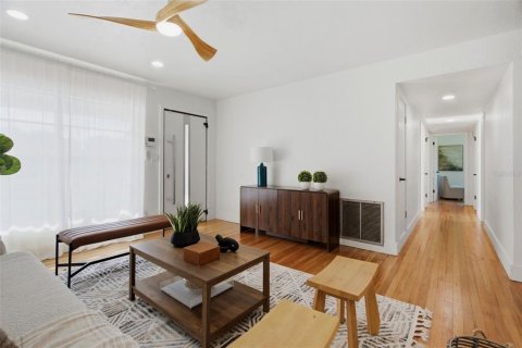 House in Orlando, Florida 3 bedrooms, 120.77 sq.m. № 2149823 - photo 5