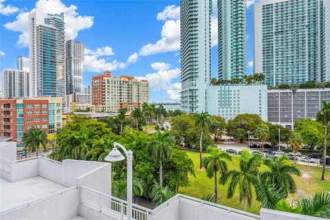Condo in Miami, Florida, 3 bedrooms  № 1973195 - photo 6