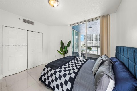 Condo in Miami, Florida, 3 bedrooms  № 1973195 - photo 10