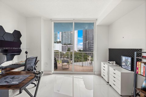 Condo in Miami, Florida, 3 bedrooms  № 1973195 - photo 13