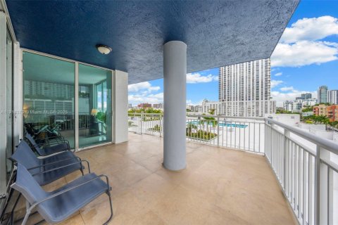 Condo in Miami, Florida, 3 bedrooms  № 1973195 - photo 5