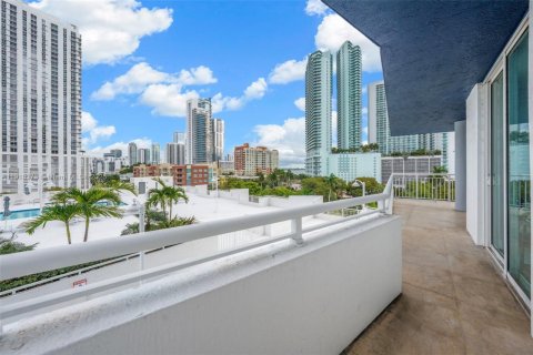 Condo in Miami, Florida, 3 bedrooms  № 1973195 - photo 2