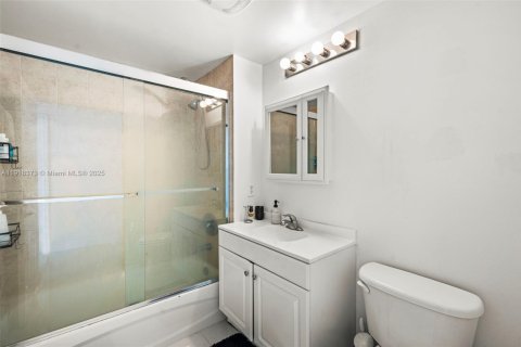 Condo in Miami, Florida, 3 bedrooms  № 1973195 - photo 17