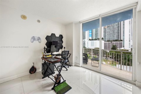 Condo in Miami, Florida, 3 bedrooms  № 1973195 - photo 12