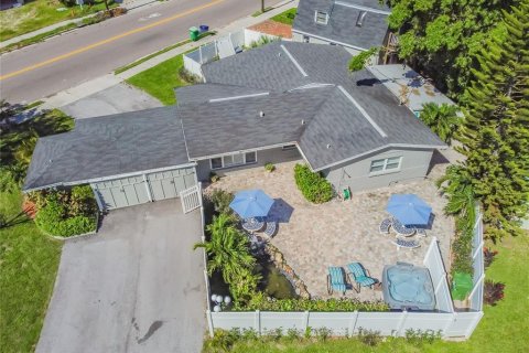 Снять в аренду виллу или дом в Тампа, Флорида 3 спальни, 164.9м2, № 1768064 - фото 2