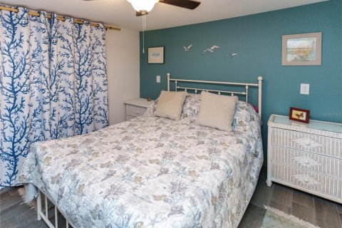 House in Port Richey, Florida 2 bedrooms, 127.28 sq.m. № 2166276 - photo 13