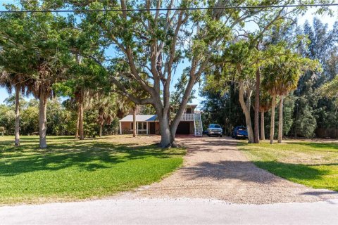 House in Port Richey, Florida 2 bedrooms, 127.28 sq.m. № 2166276 - photo 1
