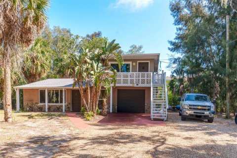 House in Port Richey, Florida 2 bedrooms, 127.28 sq.m. № 2166276 - photo 2