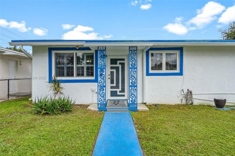 House in North Miami Beach, Florida 3 bedrooms, 115.94 sq.m. № 2391889 - photo 3