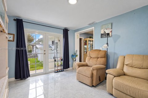 House in North Miami Beach, Florida 3 bedrooms, 115.94 sq.m. № 2391889 - photo 19