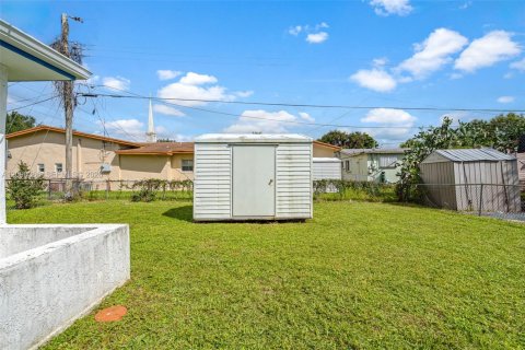 House in North Miami Beach, Florida 3 bedrooms, 115.94 sq.m. № 2391889 - photo 24