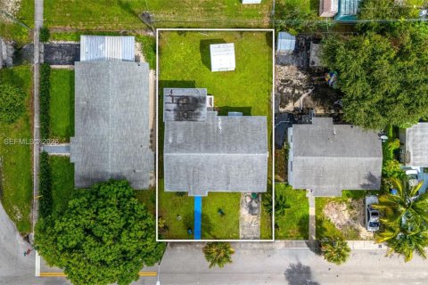 House in North Miami Beach, Florida 3 bedrooms, 115.94 sq.m. № 2391889 - photo 29