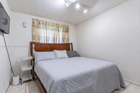 House in North Miami Beach, Florida 3 bedrooms, 115.94 sq.m. № 2391889 - photo 12