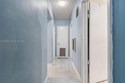 House in North Miami Beach, Florida 3 bedrooms, 115.94 sq.m. № 2391889 - photo 10