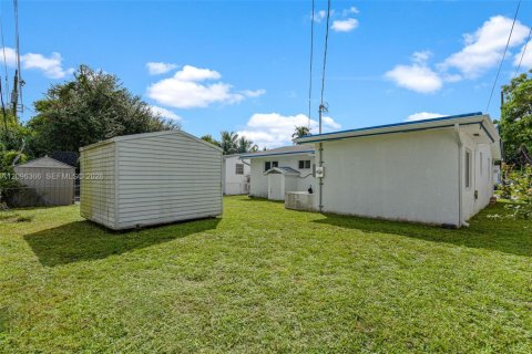House in North Miami Beach, Florida 3 bedrooms, 115.94 sq.m. № 2391889 - photo 27