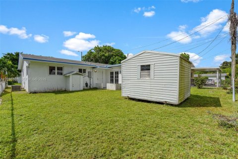 House in North Miami Beach, Florida 3 bedrooms, 115.94 sq.m. № 2391889 - photo 26