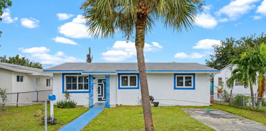 House in North Miami Beach, Florida 3 bedrooms, 115.94 sq.m. № 2391889
