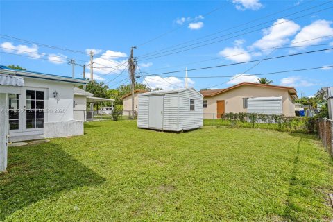 House in North Miami Beach, Florida 3 bedrooms, 115.94 sq.m. № 2391889 - photo 25