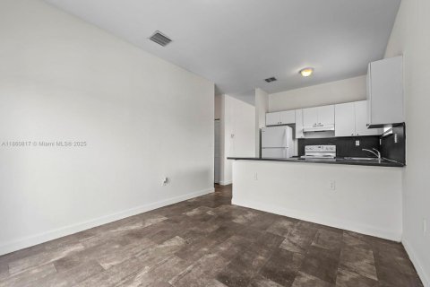 House in Florida City, Florida 8 bedrooms, 274.06 sq.m. № 1889135 - photo 30