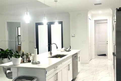 Villa ou maison à vendre à Naples, Floride: 3 chambres № 2053987 - photo 2