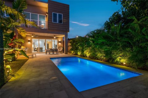 Купить таунхаус в Майами, Флорида 4 спальни, 215.9м2, № 2035081 - фото 29