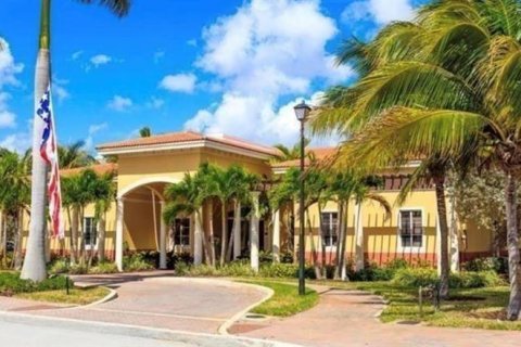 Townhouse in Lauderdale Lakes, Florida 2 bedrooms, 102.56 sq.m. № 1210427 - photo 1