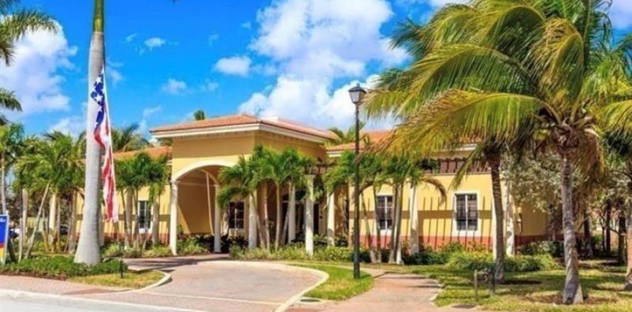 Townhouse in Lauderdale Lakes, Florida 2 bedrooms, 102.56 sq.m. № 1210427