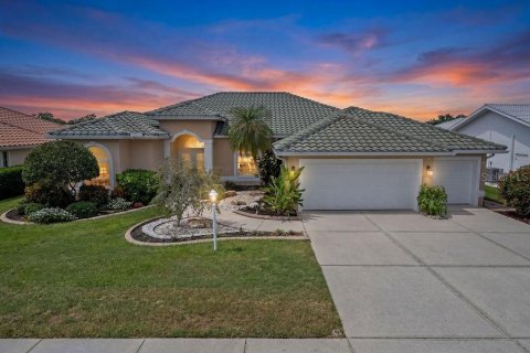 House in Venice, Florida 3 bedrooms, 215.72 sq.m. № 2212232