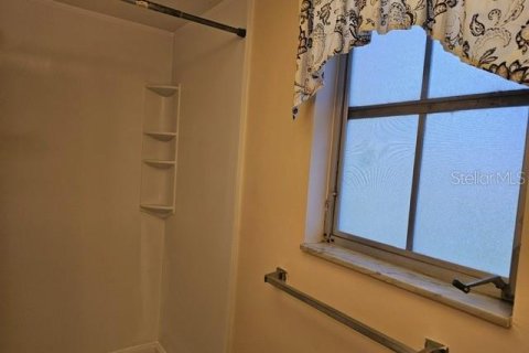 Condo in Largo, Florida, 2 bedrooms № 2378304 - photo 22