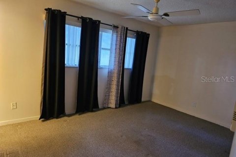 Condo in Largo, Florida, 2 bedrooms № 2378304 - photo 14