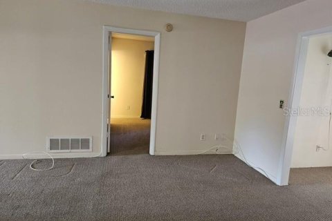 Condo in Largo, Florida, 2 bedrooms № 2378304 - photo 18