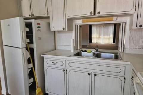 Condo in Largo, Florida, 2 bedrooms № 2378304 - photo 11