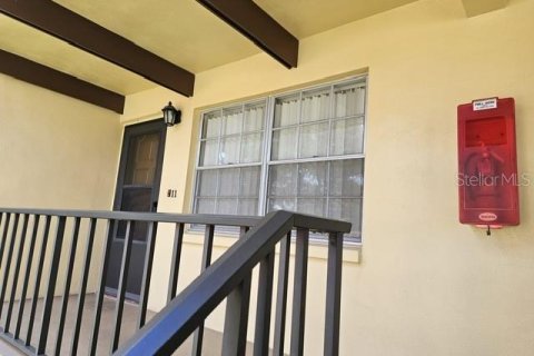 Condo in Largo, Florida, 2 bedrooms № 2378304 - photo 2