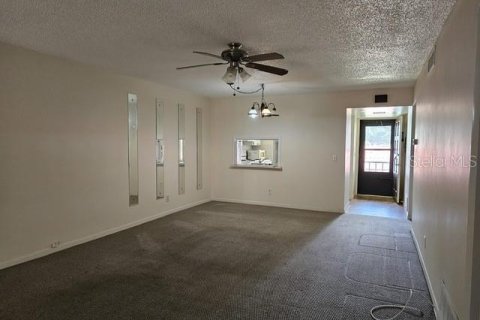 Condo in Largo, Florida, 2 bedrooms № 2378304 - photo 9