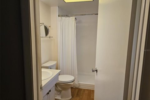 Condo in Largo, Florida, 2 bedrooms № 2378304 - photo 23