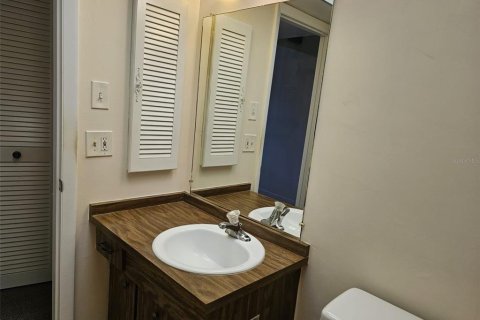 Condo in Largo, Florida, 2 bedrooms № 2378304 - photo 24