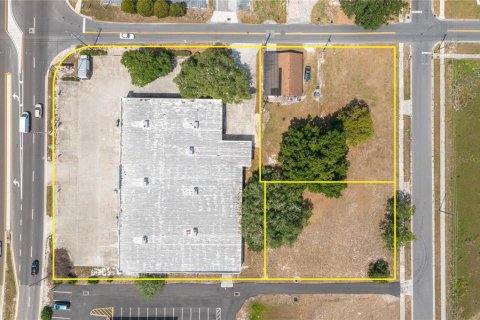 Купить коммерческую недвижимость в Лейк-Уэльс, Флорида 1823.86м2, № 2217665 - фото 2